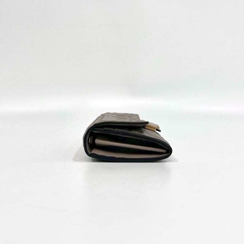 🩶芬迪法棍FENDI鴿灰色納帕小羊皮Baguette配飾鏈WOC-12