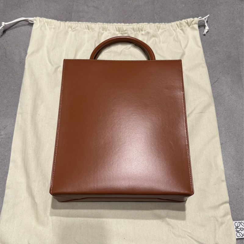 斷捨離~LOEWE 全新 A4 皮革tote 棕色-1