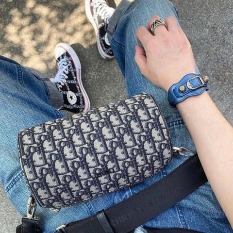 CHRISTIAN DIOR 新款 深藍 LOGO 側背包 斜背包 圓筒包 95新 割愛39999🛫