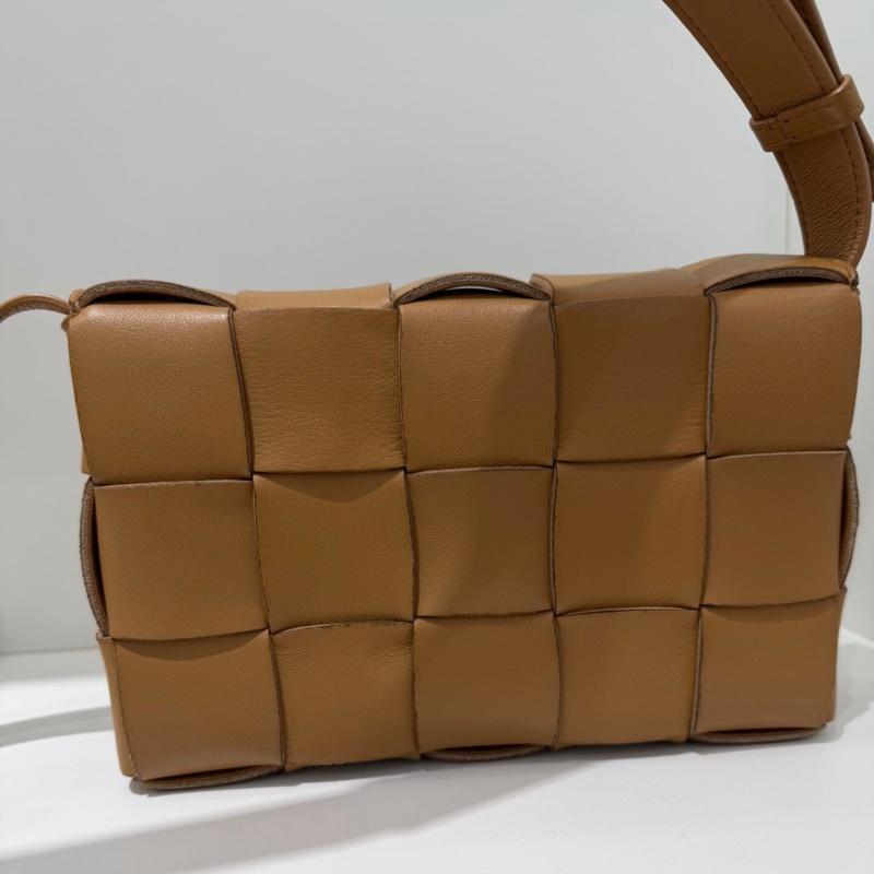 【96%新 ✨ 全網最低價!】BV cassette 15格 焦糖色 小羊皮 手感非常軟 男女生適合用-1