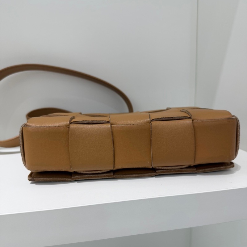 【96%新 ✨ 全網最低價!】BV cassette 15格 焦糖色 小羊皮 手感非常軟 男女生適合用-2