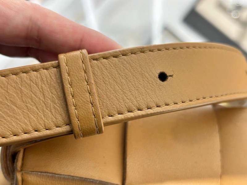 【96%新 ✨ 全網最低價！】BV cassette 15格 焦糖色 小羊皮 手感非常軟 男女生適合用-8