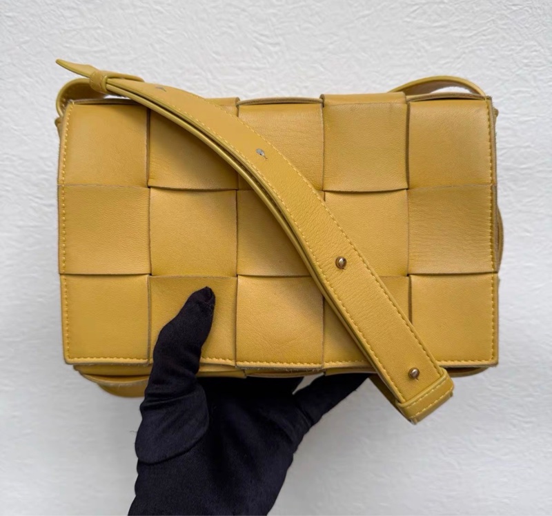 【95%新 ✨ 全網最低價！】BV Cassette 姜黃15格 單肩斜挎包 羊皮 軟軟手感-2