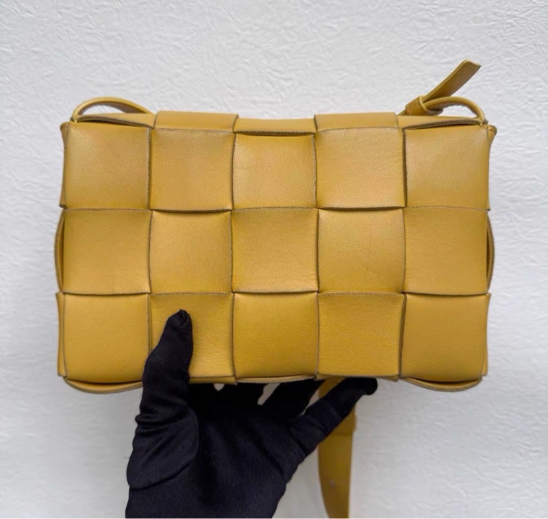 【95%新 ✨ 全網最低價！】BV Cassette 姜黃15格 單肩斜挎包 羊皮 軟軟手感-3