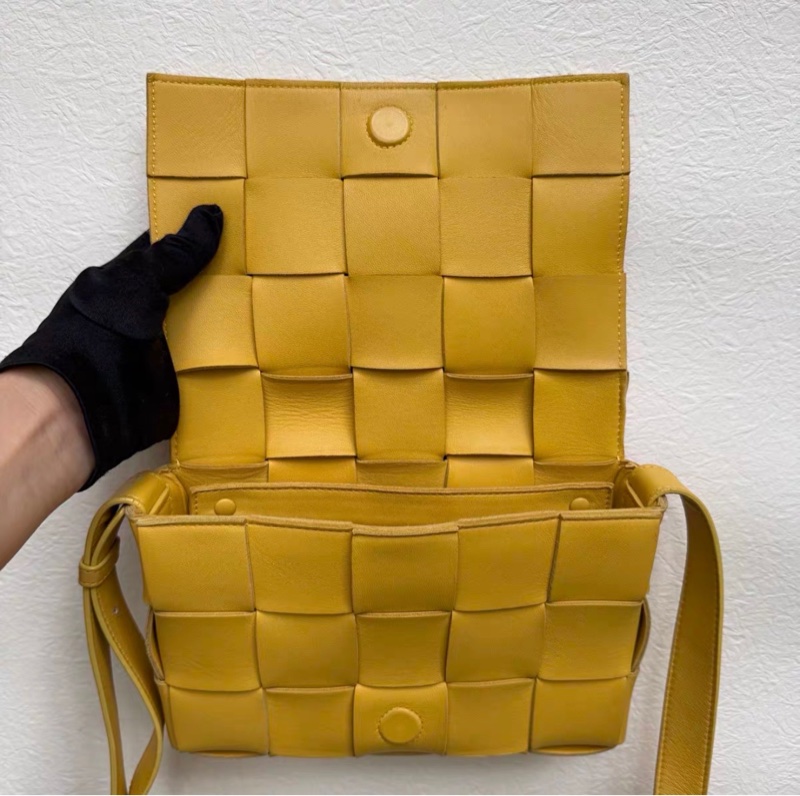 【95%新 ✨ 全網最低價！】BV Cassette 姜黃15格 單肩斜挎包 羊皮 軟軟手感-5