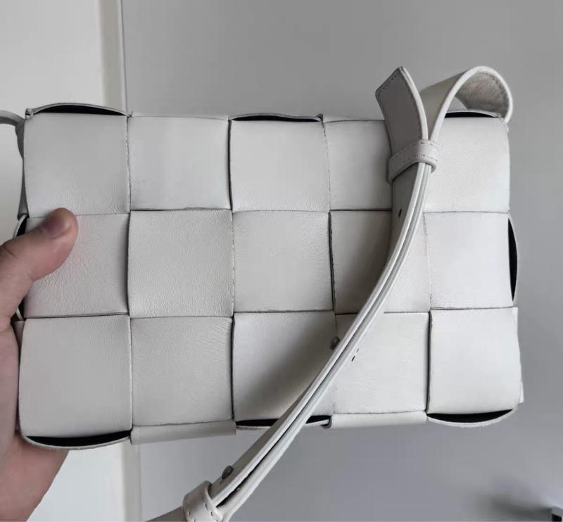 【95%新 ✨ 全網最低價!】BV Cassette 黑白 熊貓配色15格單肩斜挎包-1