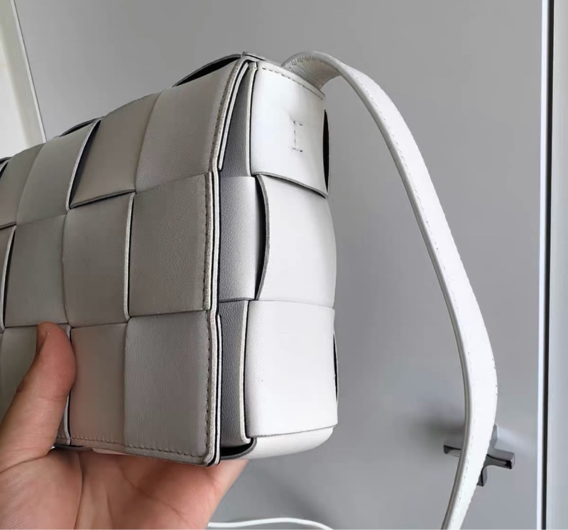 【95%新 ✨ 全網最低價!】BV Cassette 黑白 熊貓配色15格單肩斜挎包-4