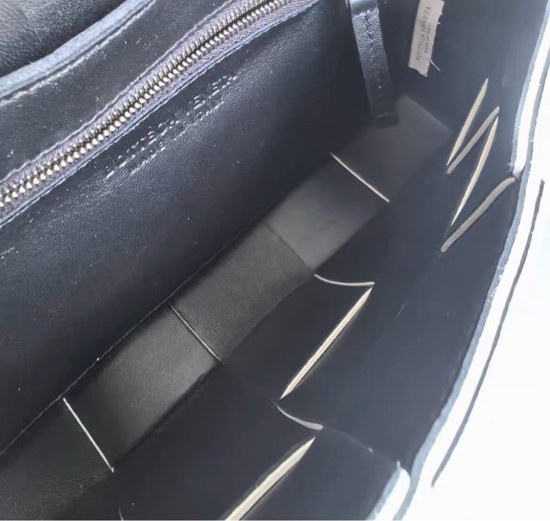 【95%新 ✨ 全網最低價!】BV Cassette 黑白 熊貓配色15格單肩斜挎包-7