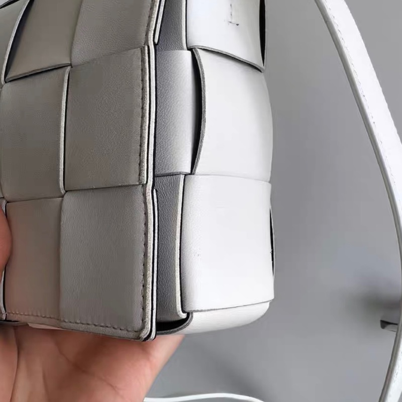 【95%新 ✨ 全網最低價!】BV Cassette 黑白 熊貓配色15格單肩斜挎包-9