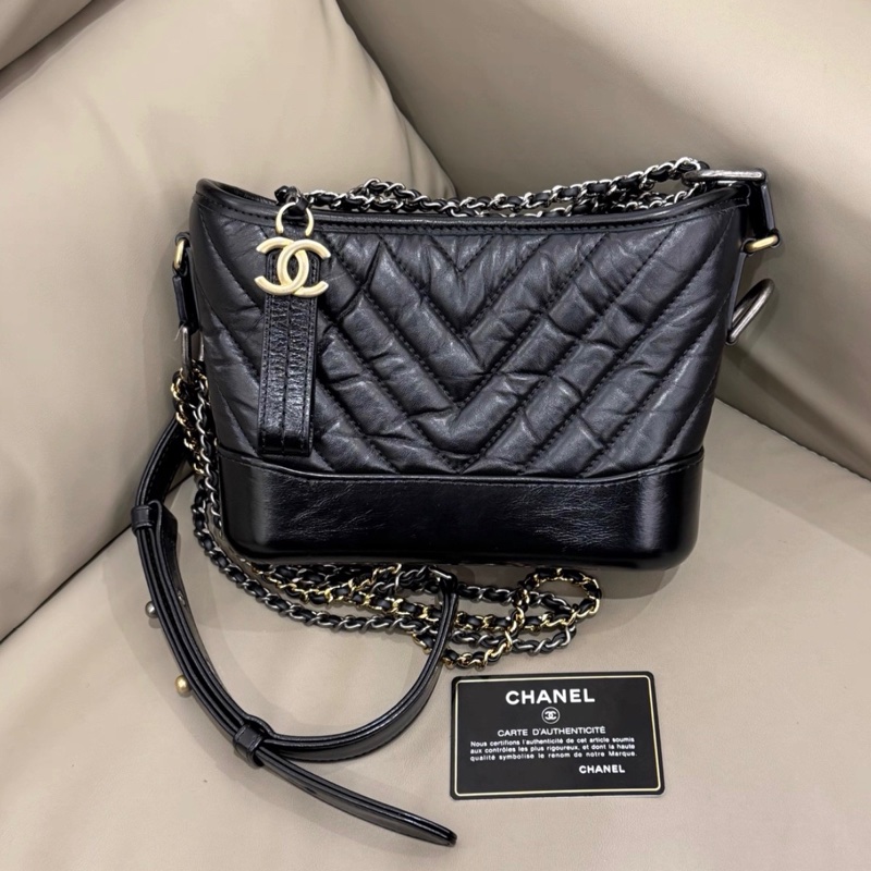 【95新 ✨ 全網最低價！】Chanel 26開有卡 流浪包 山形紋 小號 黑色 金扣-0