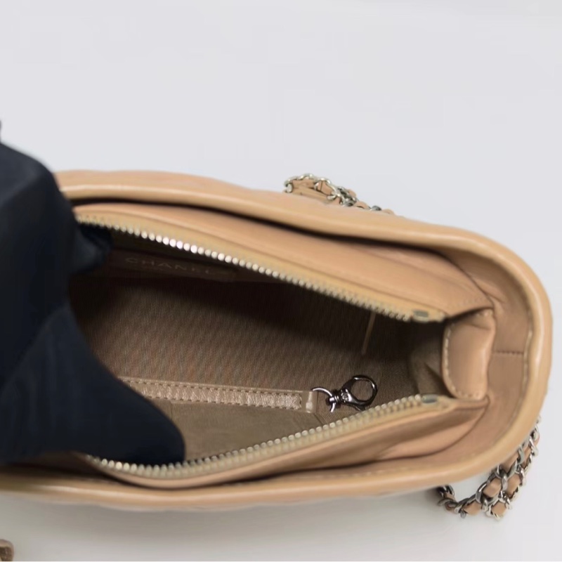 【97新 ✨ 全網最低價！】Chanel 29開有卡 流浪包 山形紋 小號 奶茶色 金扣-5