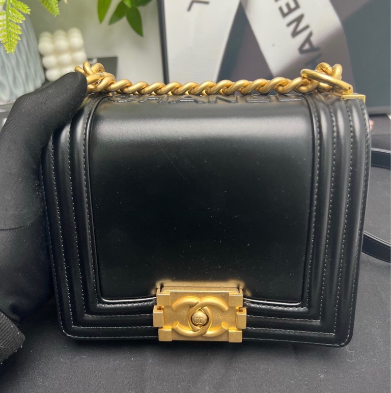 【96新 ✨ 全網最低價！】Chanel leboy mini 黑色金扣 牛皮 芯片款新款-0