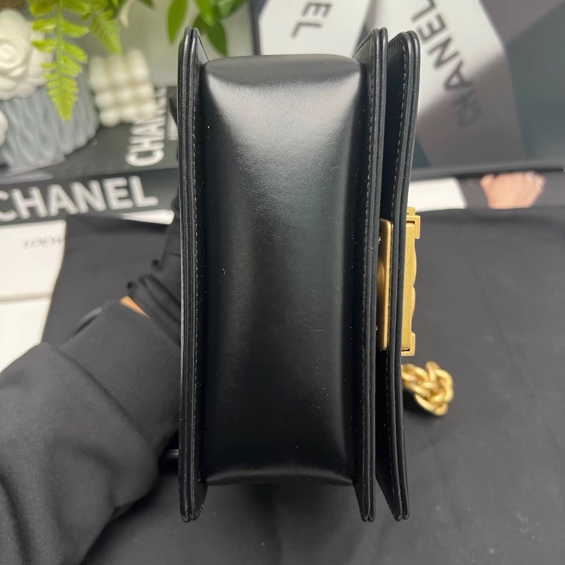 【96新 ✨ 全網最低價！】Chanel leboy mini 黑色金扣 牛皮 芯片款新款-4