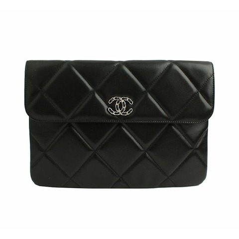 CHANEL 19號銀色五金黑色羊皮絎縫翻蓋手拿包 31