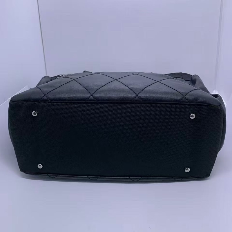 二手CHANEL黑色帆布塗層大號tote單肩包,13開,公價兩萬多,配件有塵袋,小內袋,邊角有正常使用痕跡-4