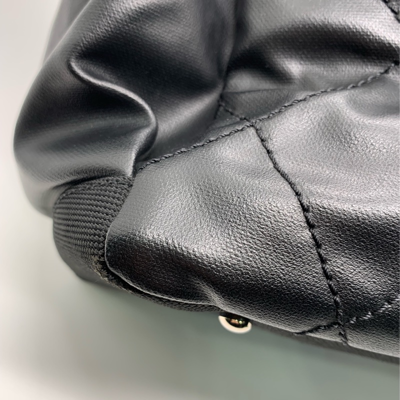 二手CHANEL黑色帆布塗層大號tote單肩包,13開,公價兩萬多,配件有塵袋,小內袋,邊角有正常使用痕跡-11