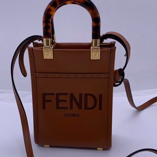 Fendi芬迪Sunshine棕色迷你琴譜包,13×17×5/,正常使用痕跡,邊角輕微磨損-1