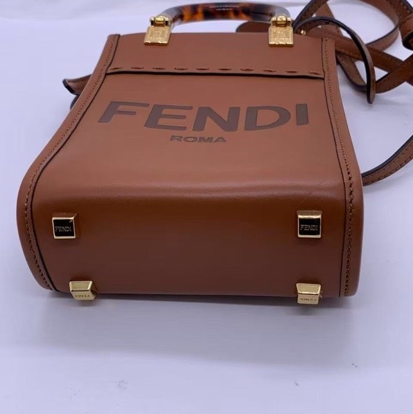 Fendi芬迪Sunshine棕色迷你琴譜包,13×17×5/,正常使用痕跡,邊角輕微磨損-3