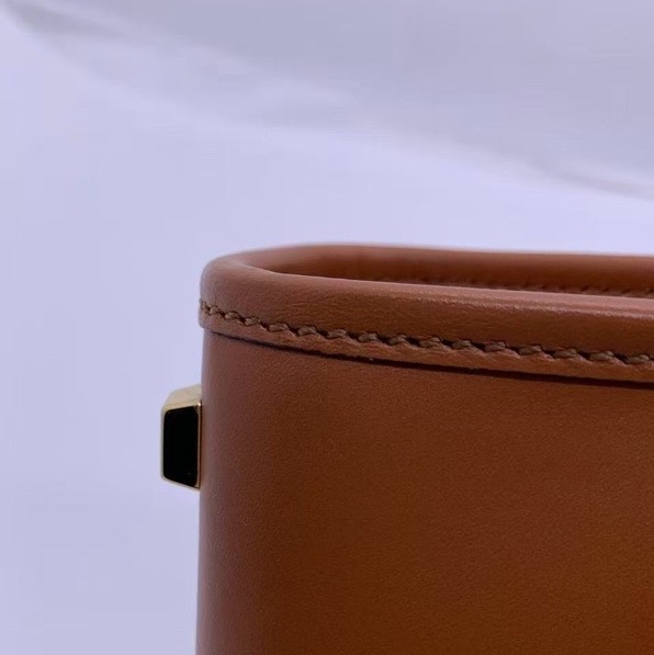 Fendi芬迪Sunshine棕色迷你琴譜包,13×17×5/,正常使用痕跡,邊角輕微磨損-7