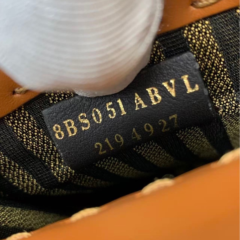 Fendi芬迪Sunshine棕色迷你琴譜包,13×17×5/,正常使用痕跡,邊角輕微磨損-12