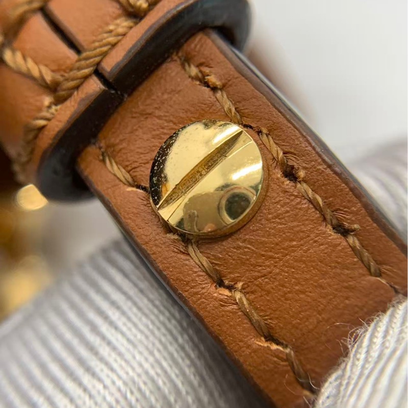 Fendi芬迪Sunshine棕色迷你琴譜包,13×17×5/,正常使用痕跡,邊角輕微磨損-13