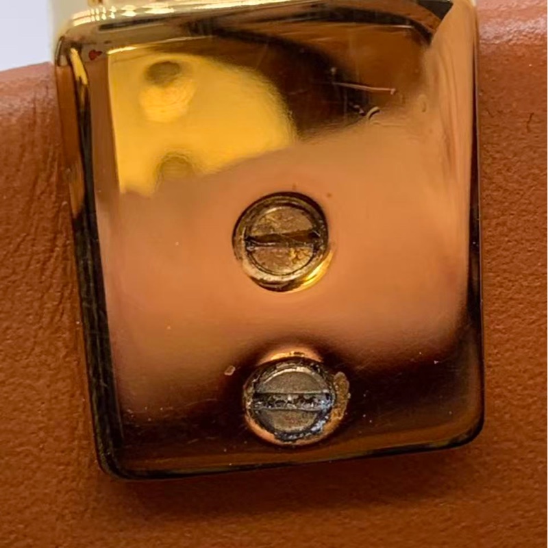 Fendi芬迪Sunshine棕色迷你琴譜包,13×17×5/,正常使用痕跡,邊角輕微磨損-16