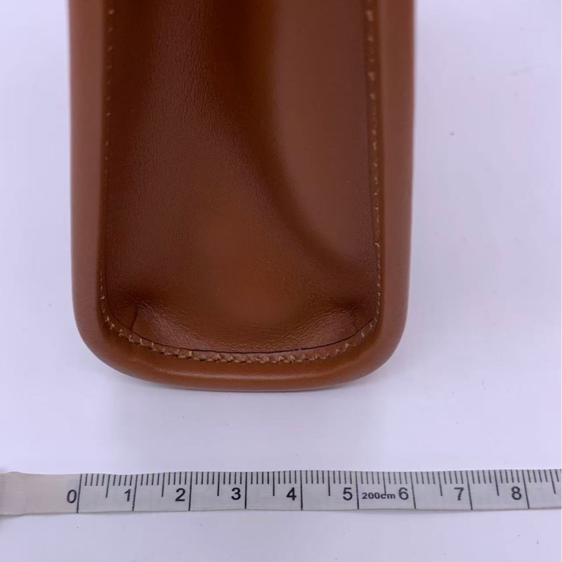 Fendi芬迪Sunshine棕色迷你琴譜包,13×17×5/,正常使用痕跡,邊角輕微磨損-17