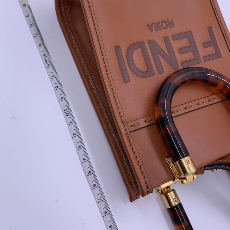 Fendi芬迪Sunshine棕色迷你琴譜包,13×17×5/,正常使用痕跡,邊角輕微磨損-18