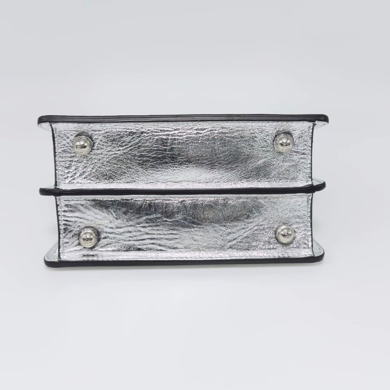 FENDI SS22太空銀掌紋牛iseeu小號peekaboo手提肩背包20*15*11 98新配件塵袋-3