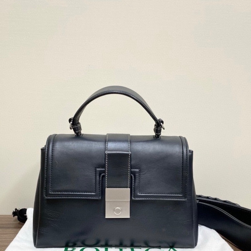 BV piazza黑銀手提斜背郵差包25*17*8 98新配件塵袋-1