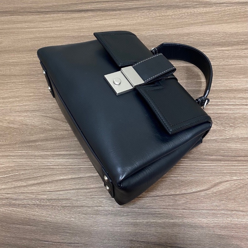 BV piazza黑銀手提斜背郵差包25*17*8 98新配件塵袋-3