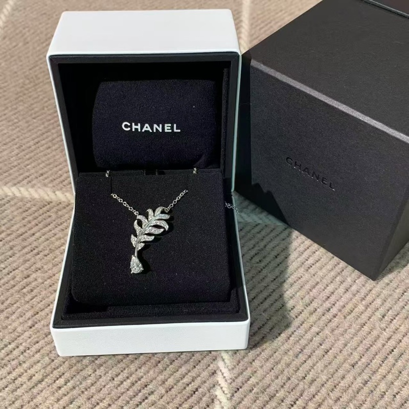Chanel香奈兒高級珠寶PLUME羽毛滿鑽項鍊 18k白金滿天星,鑲嵌一顆0.5克拉D色主石,2021年購入-1