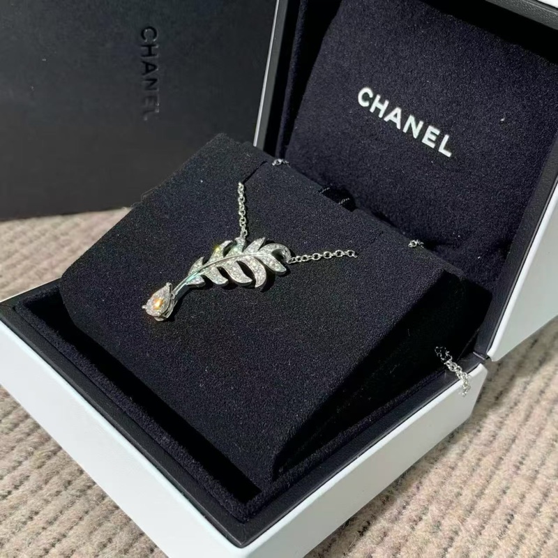 Chanel香奈兒高級珠寶PLUME羽毛滿鑽項鍊 18k白金滿天星,鑲嵌一顆0.5克拉D色主石,2021年購入-3