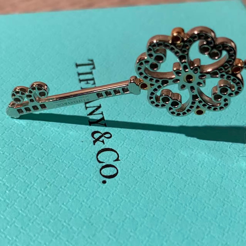 TIFFANY蒂芙尼Keys系列大鑰匙櫻花草鑰匙白金項鍊-4
