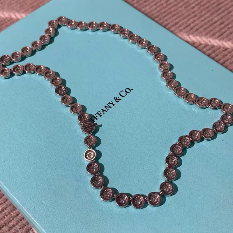 Tiffany CIRCLET系列白金圓形鑽石項鍊,超級閃耀-4