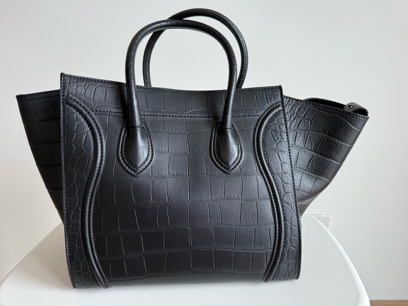 Celine Phantom黑色牛皮鱷魚壓紋大囧包-1