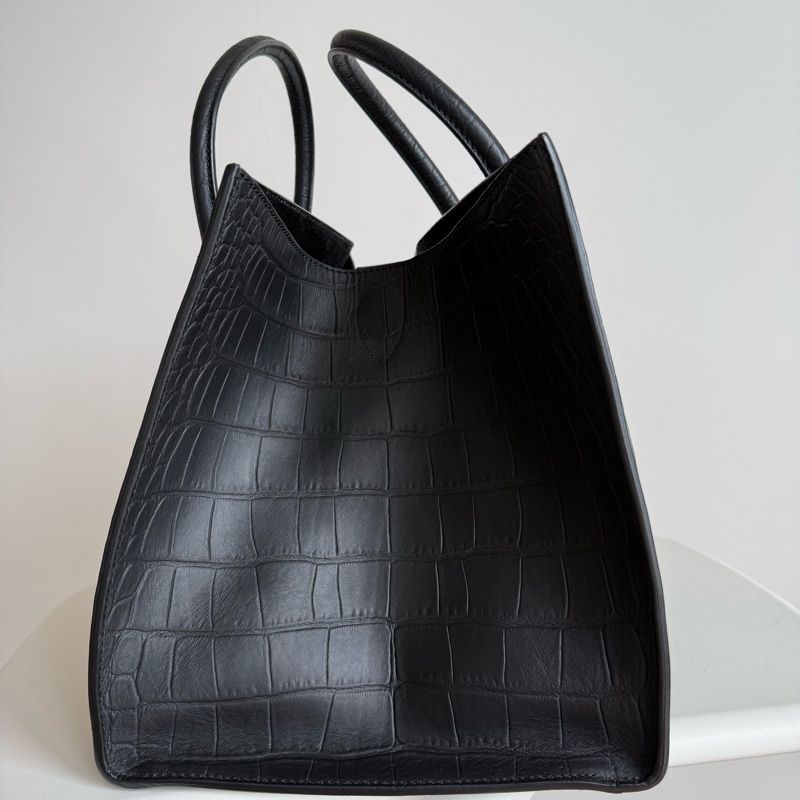 Celine Phantom黑色牛皮鱷魚壓紋大囧包-2