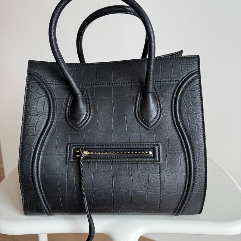 Celine Phantom黑色牛皮鱷魚壓紋大囧包-4