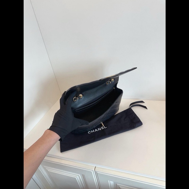 Chanel classic flap jumbo-6