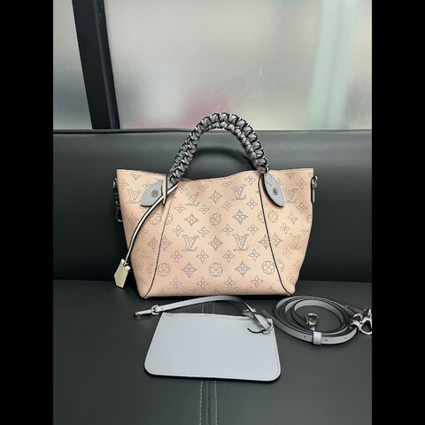 LV Hina 
編織手柄鏤空月光女神