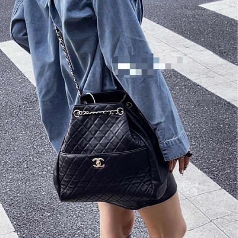 ✨Chanel 黑金水桶包 98新 部分膜還在🖤