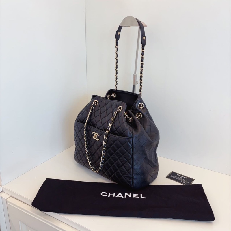 ✨Chanel 黑金水桶包 98新 部分膜還在🖤-4