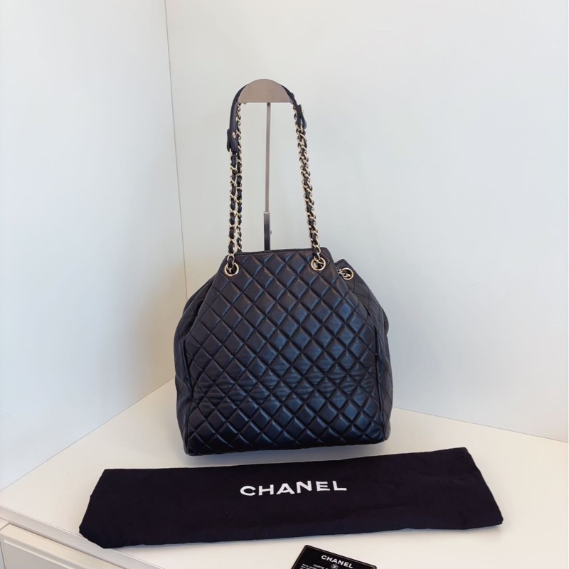 ✨Chanel 黑金水桶包 98新 部分膜還在🖤-5