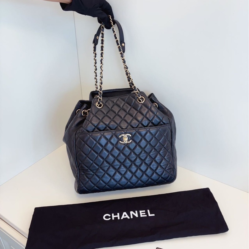 ✨Chanel 黑金水桶包 98新 部分膜還在🖤-9