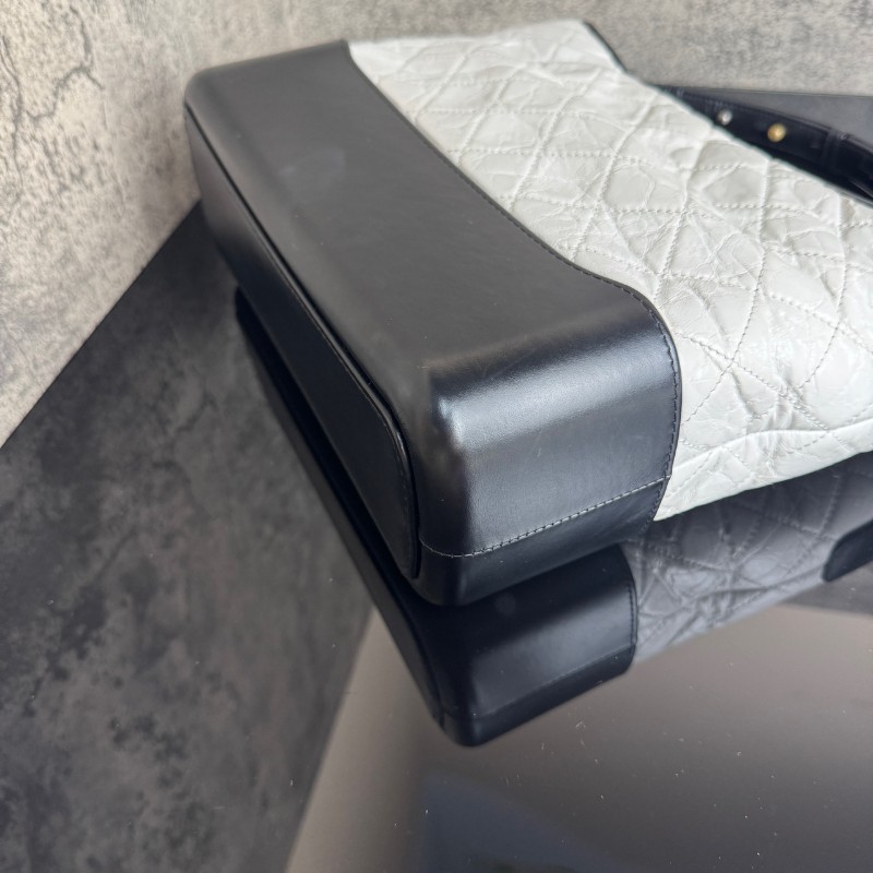 CHANEL 流浪包大號 黑拼白色-21