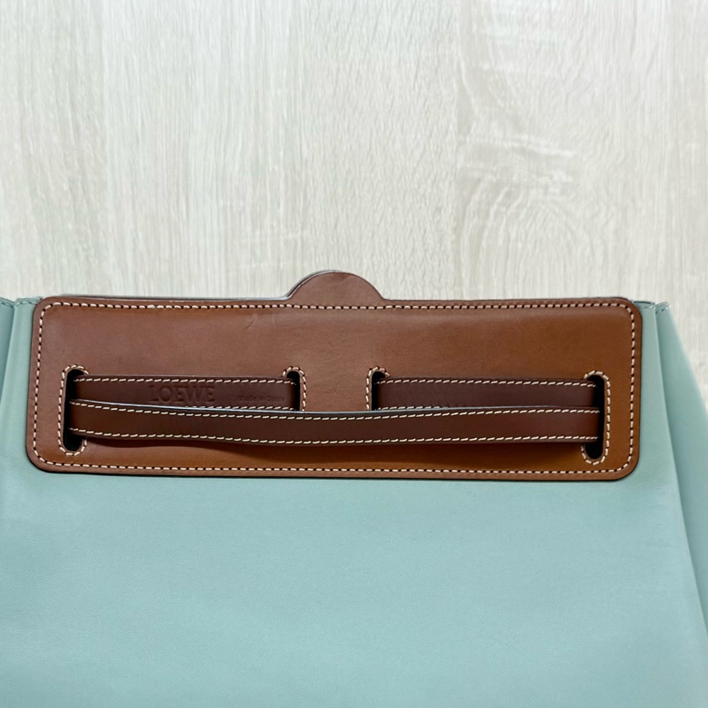 LOEWE淺綠牛皮拚棕綁結造型LAZO肩背包-9