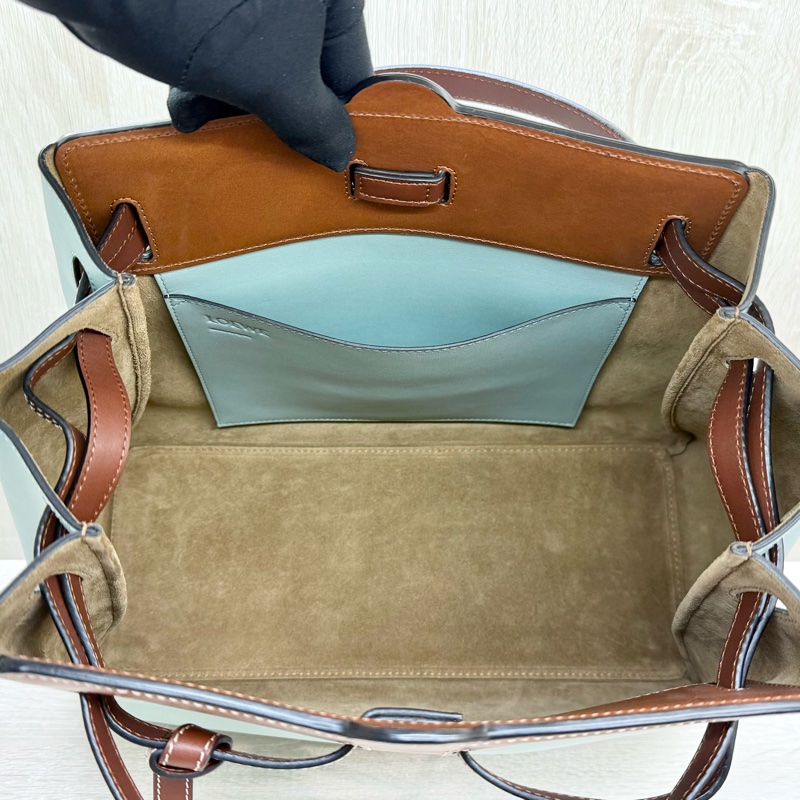 LOEWE淺綠牛皮拚棕綁結造型LAZO肩背包-10