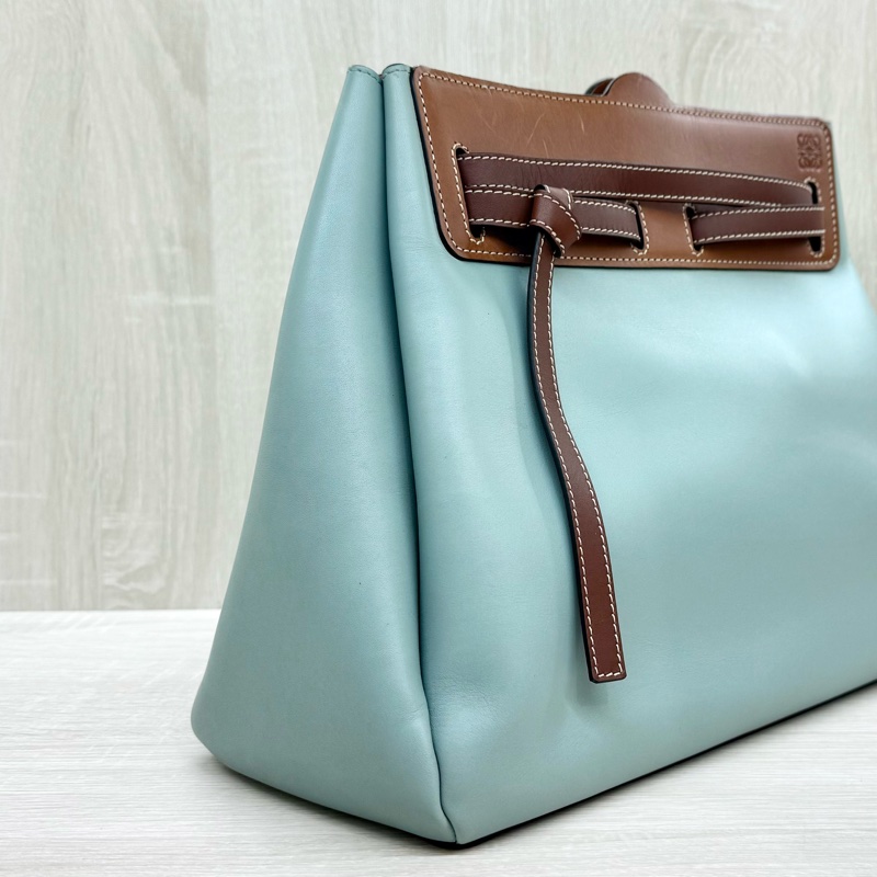 LOEWE淺綠牛皮拚棕綁結造型LAZO肩背包-11