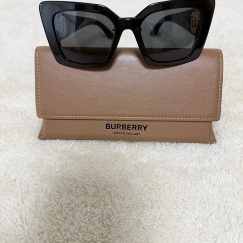 Burberry 墨鏡