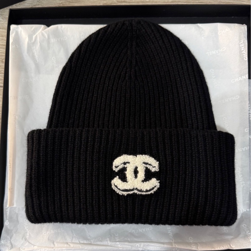 全網最低💙 jennie同款 💙香奈兒 chanel 25B 毛帽 漫畫毛帽 冷帽 針織毛帽 黑色毛帽-1